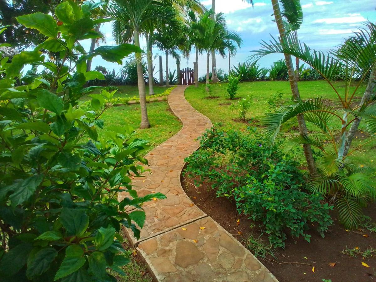 Villa Colibri Nosy Be Exterior photo